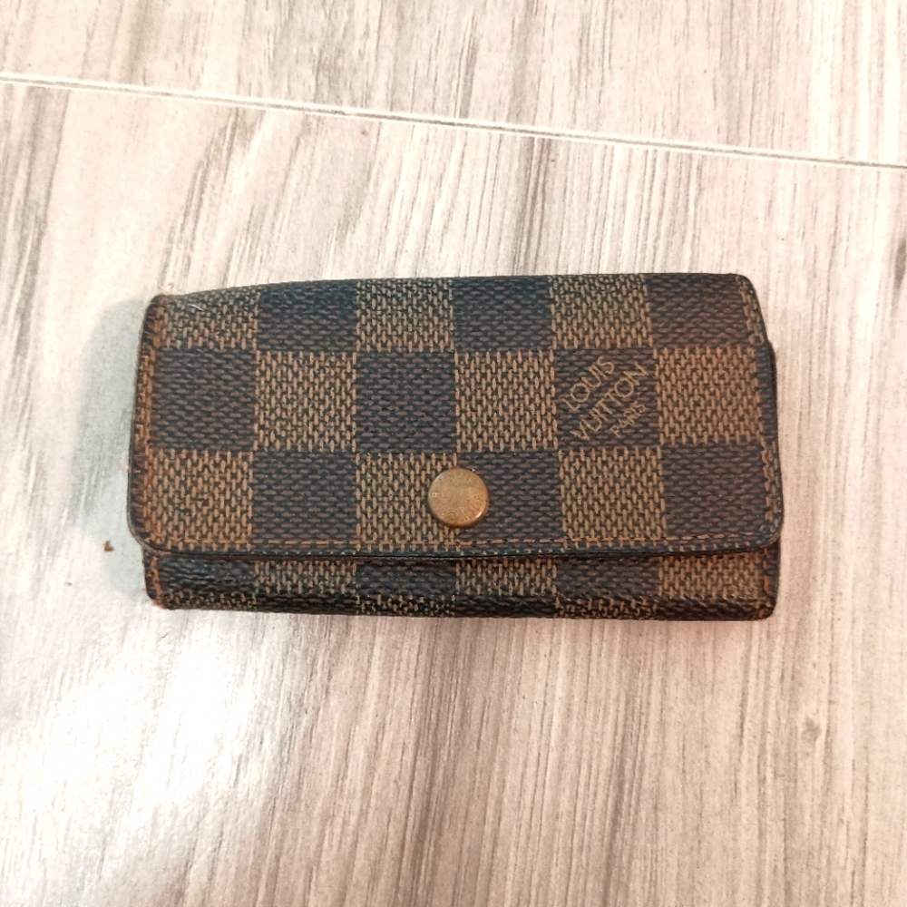 Authentic Louis Vuitton 4 Ring Key Holder Damier Ebene